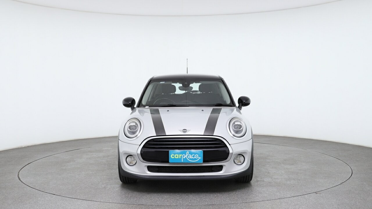 Mini Hatch image 2