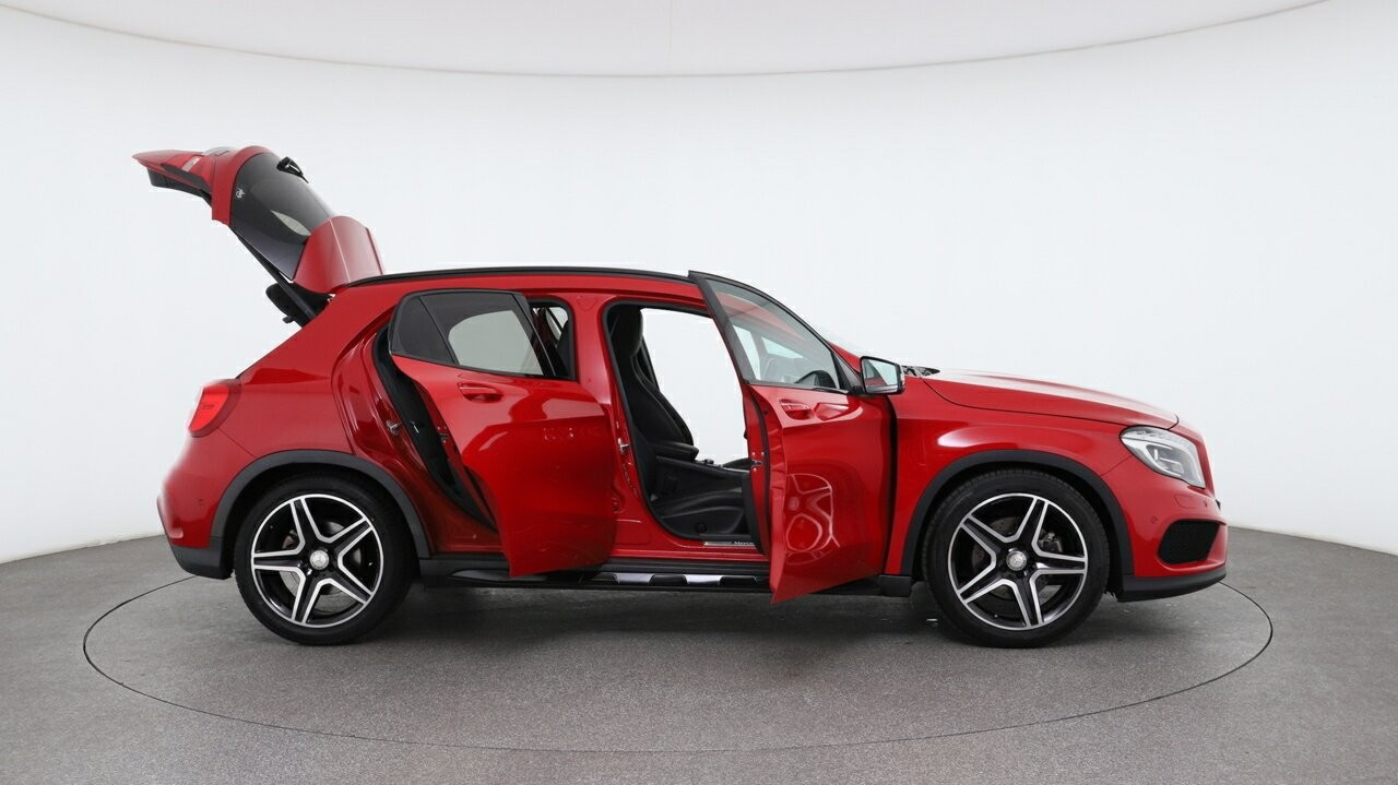 Mercedes Benz Gla-class image 4
