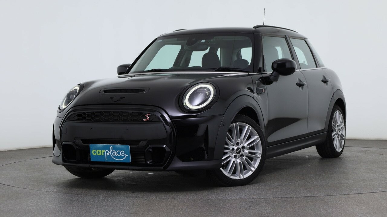 Mini Hatch image 2