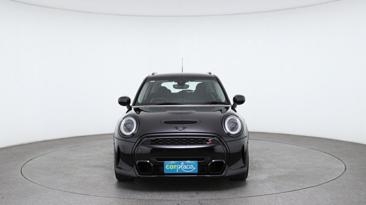 Mini Hatch image 3