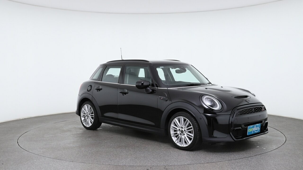 Mini Hatch image 4