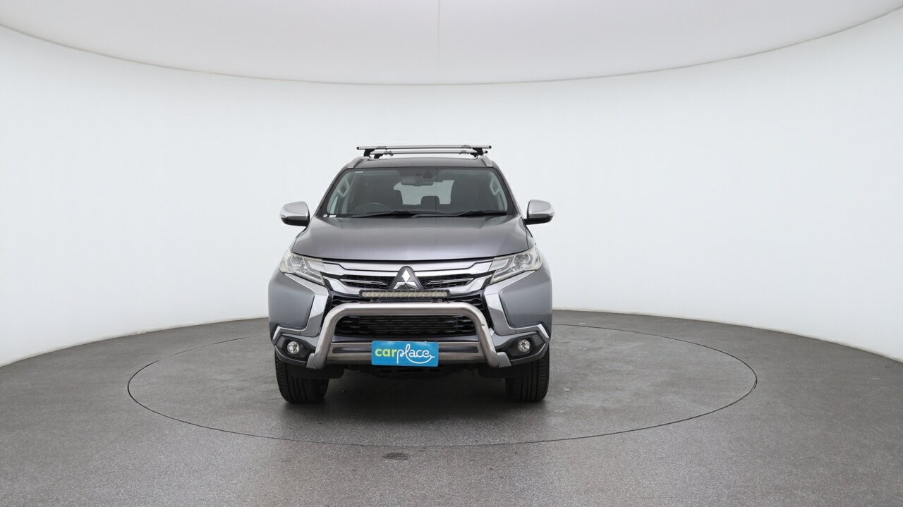 Mitsubishi Pajero Sport image 2