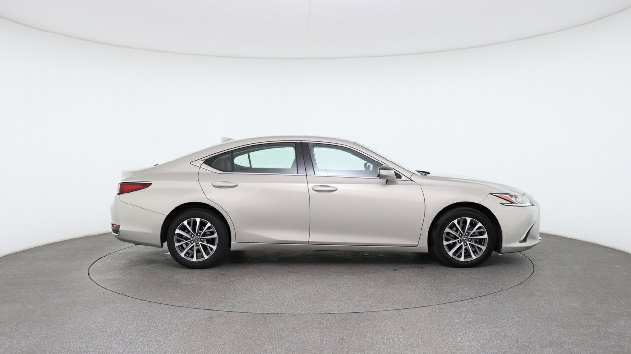 Lexus Es image 4