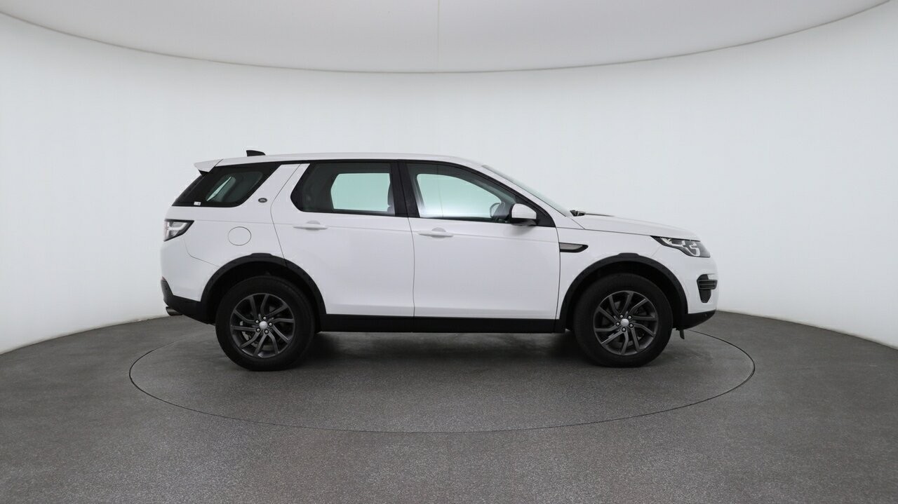 Land Rover Discovery Sport image 3