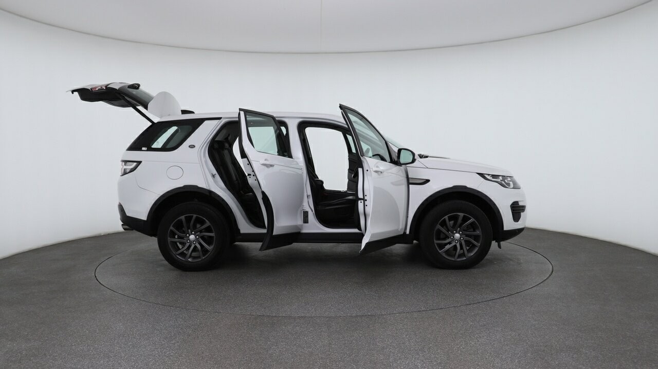 Land Rover Discovery Sport image 4