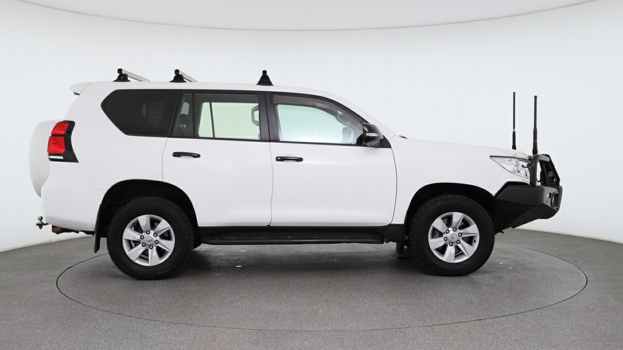 Toyota Landcruiser Prado image 3