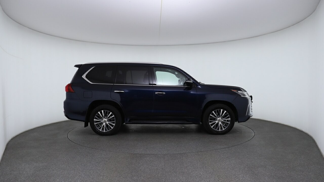 Lexus Lx image 3