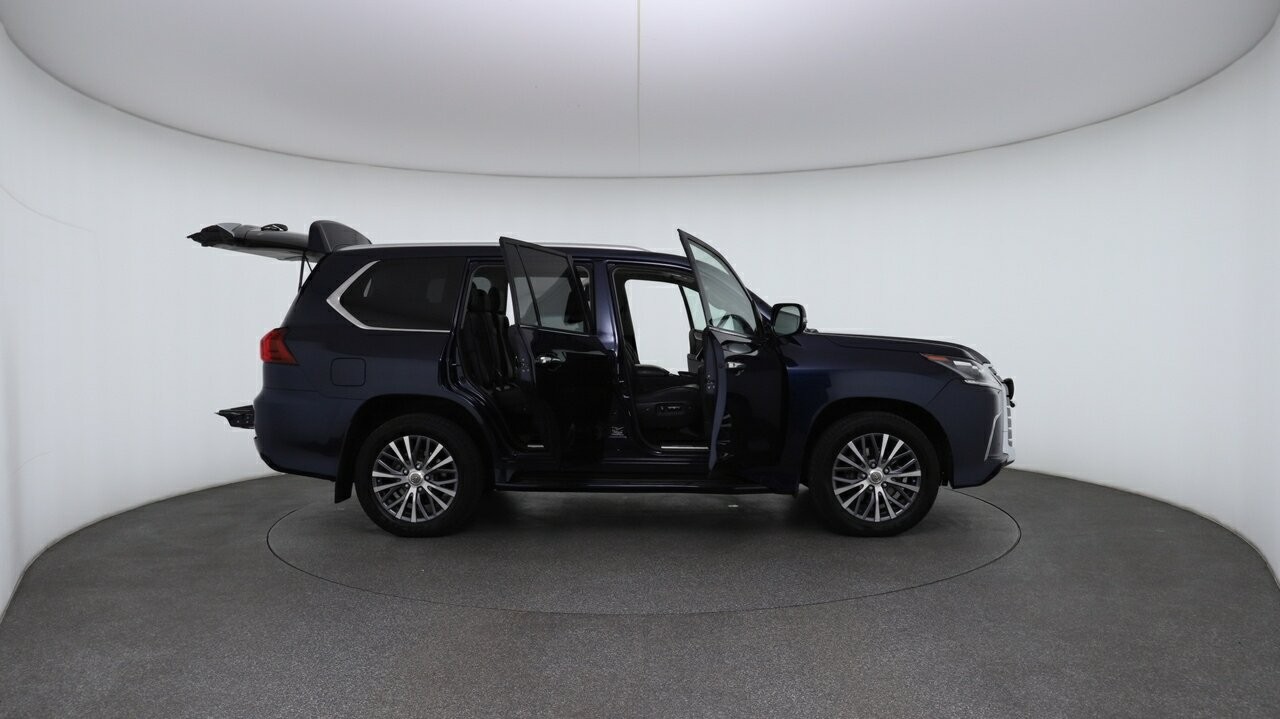Lexus Lx image 4