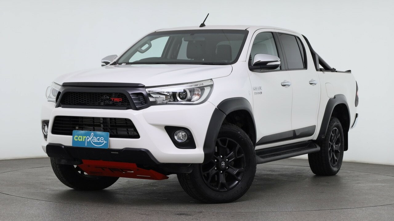 Toyota Hilux image 2