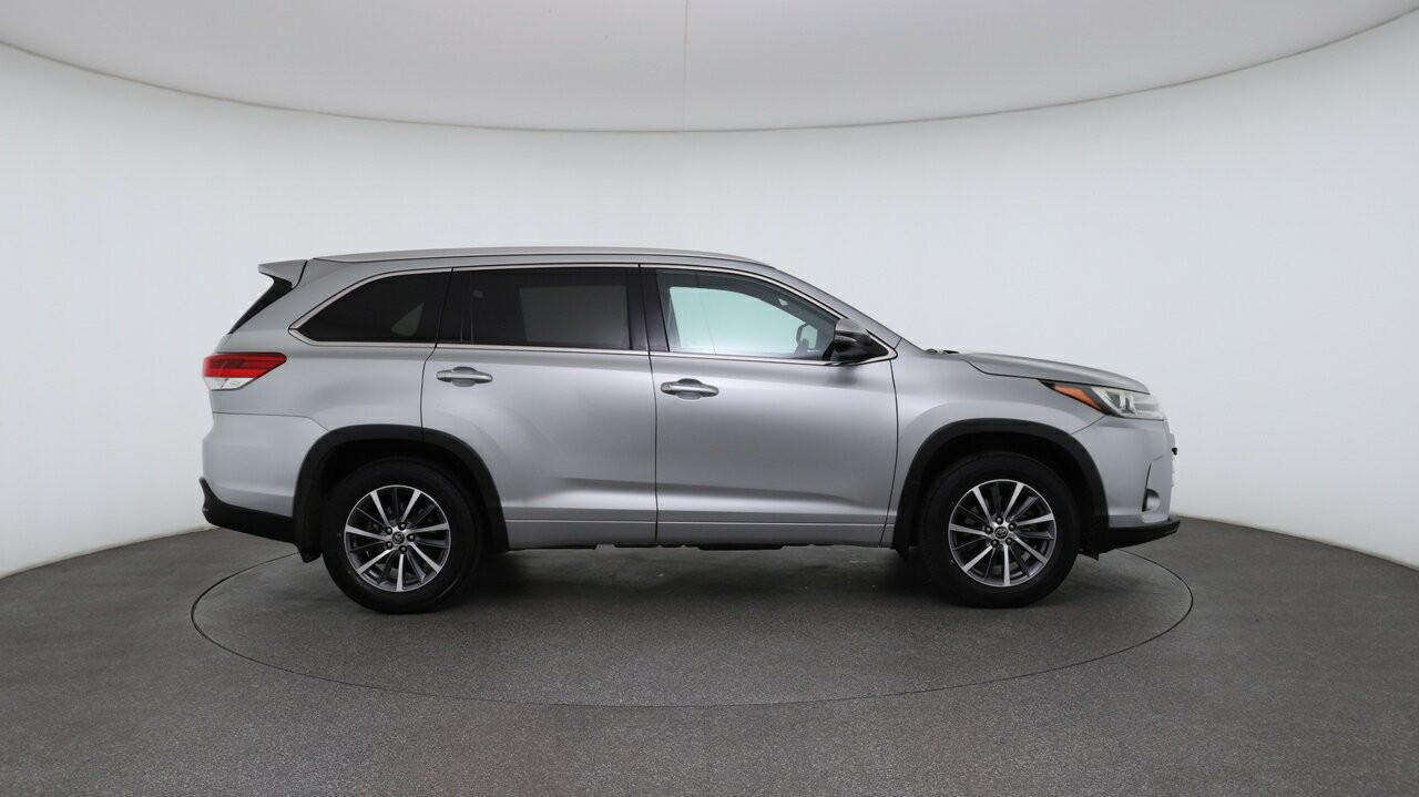 Toyota Kluger image 3