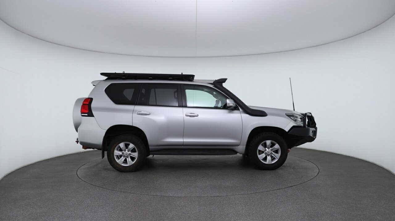 Toyota Landcruiser Prado image 4