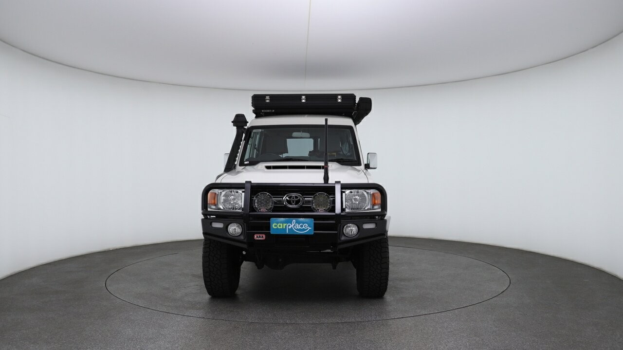 Toyota Landcruiser image 2