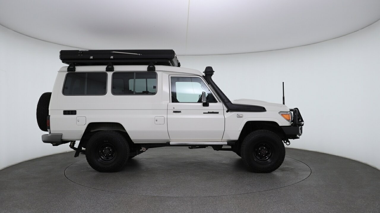 Toyota Landcruiser image 3