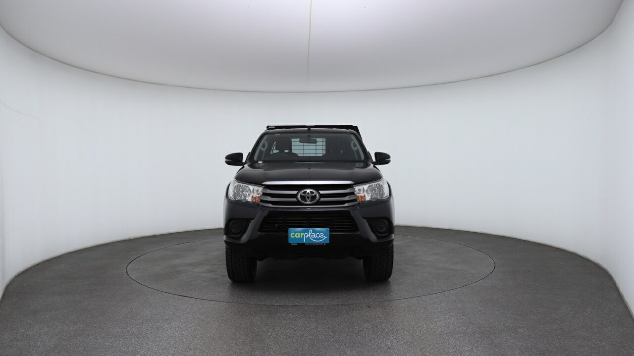 Toyota Hilux image 2