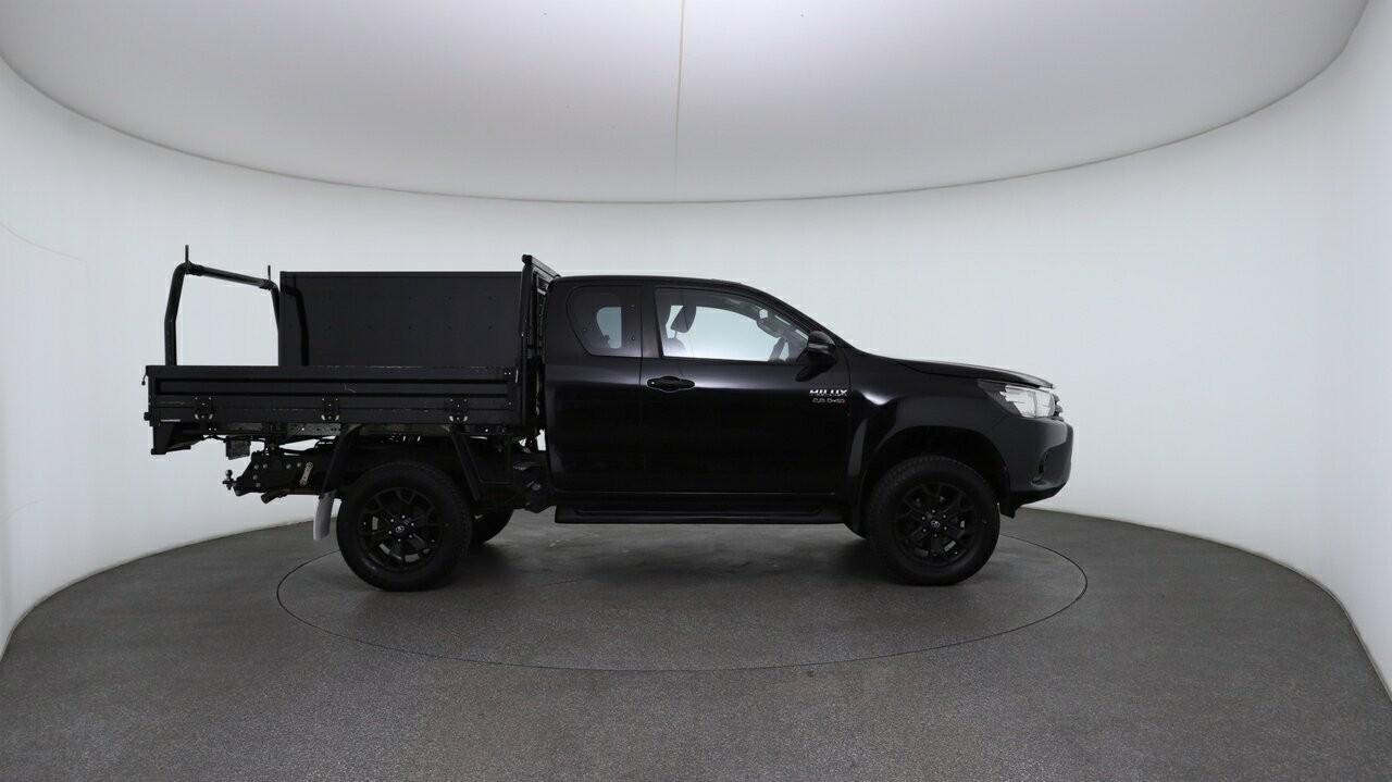 Toyota Hilux image 3