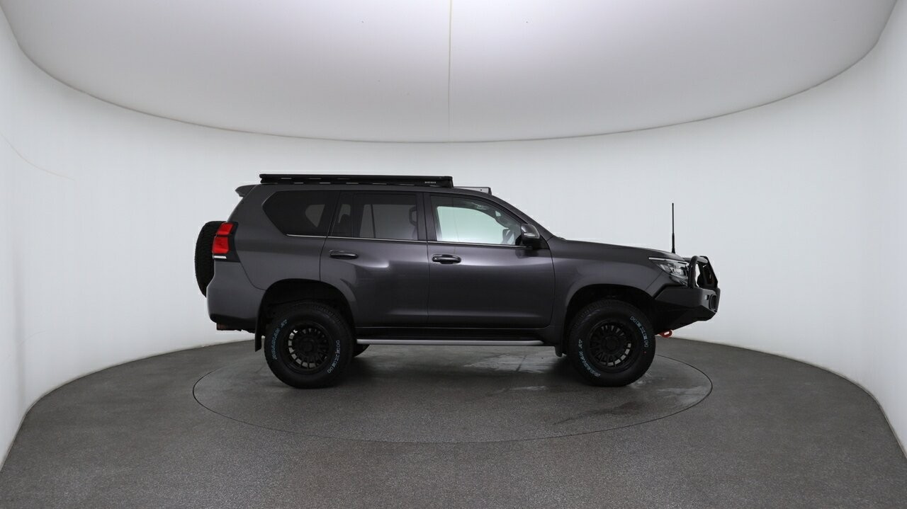Toyota Landcruiser Prado image 4