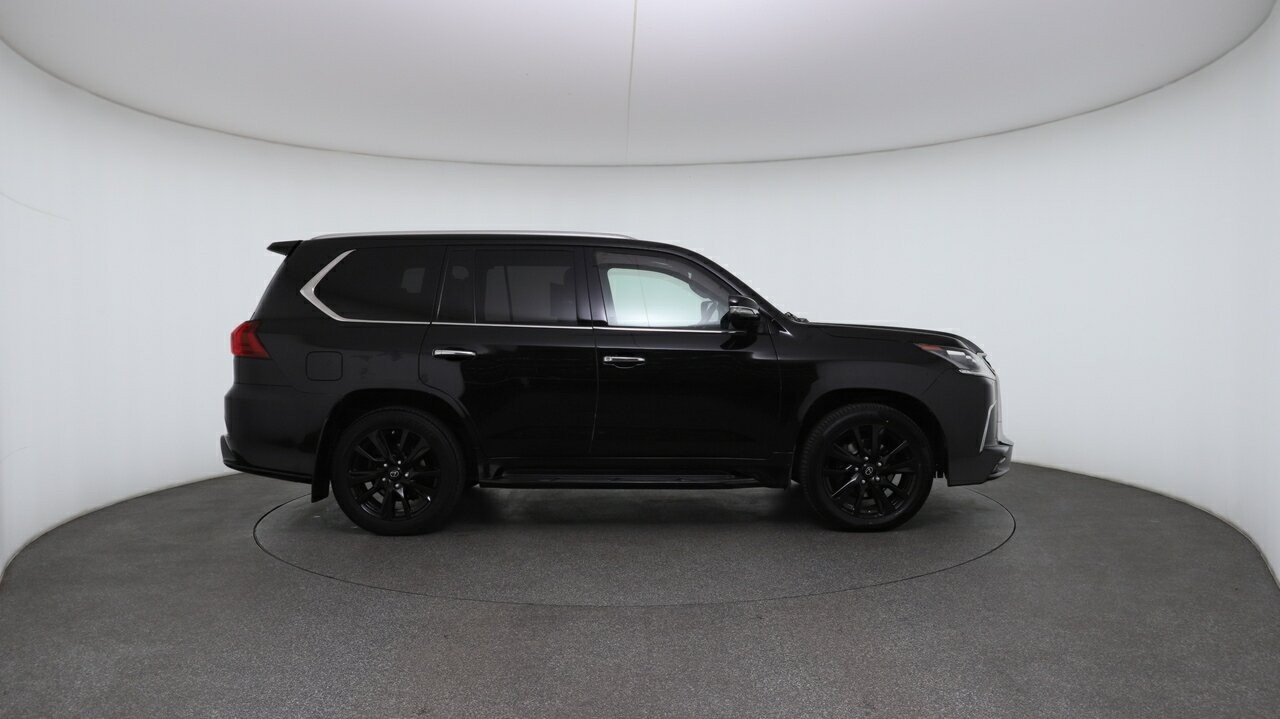 Lexus Lx image 4