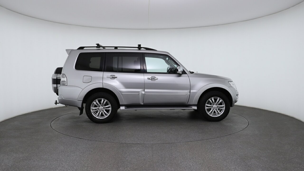Mitsubishi Pajero image 3