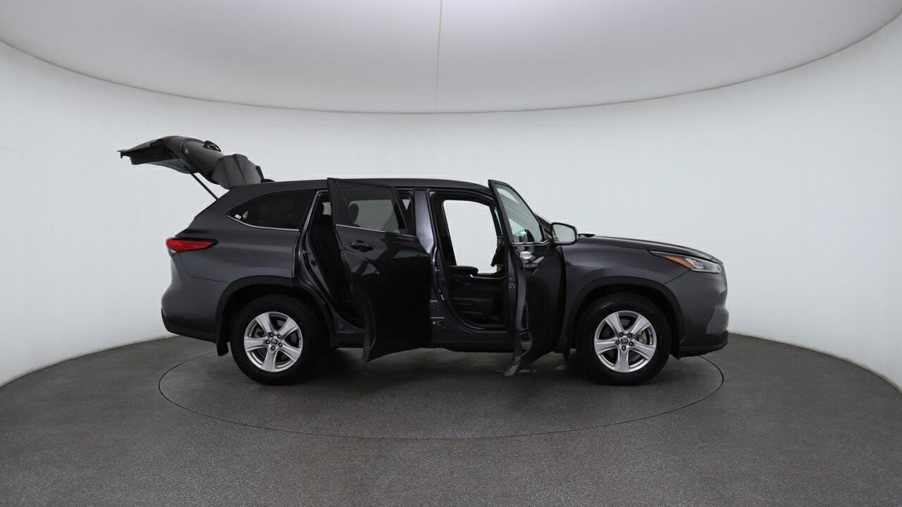Toyota Kluger image 4