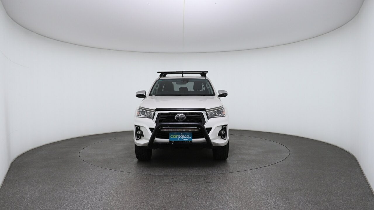 Toyota Hilux image 2