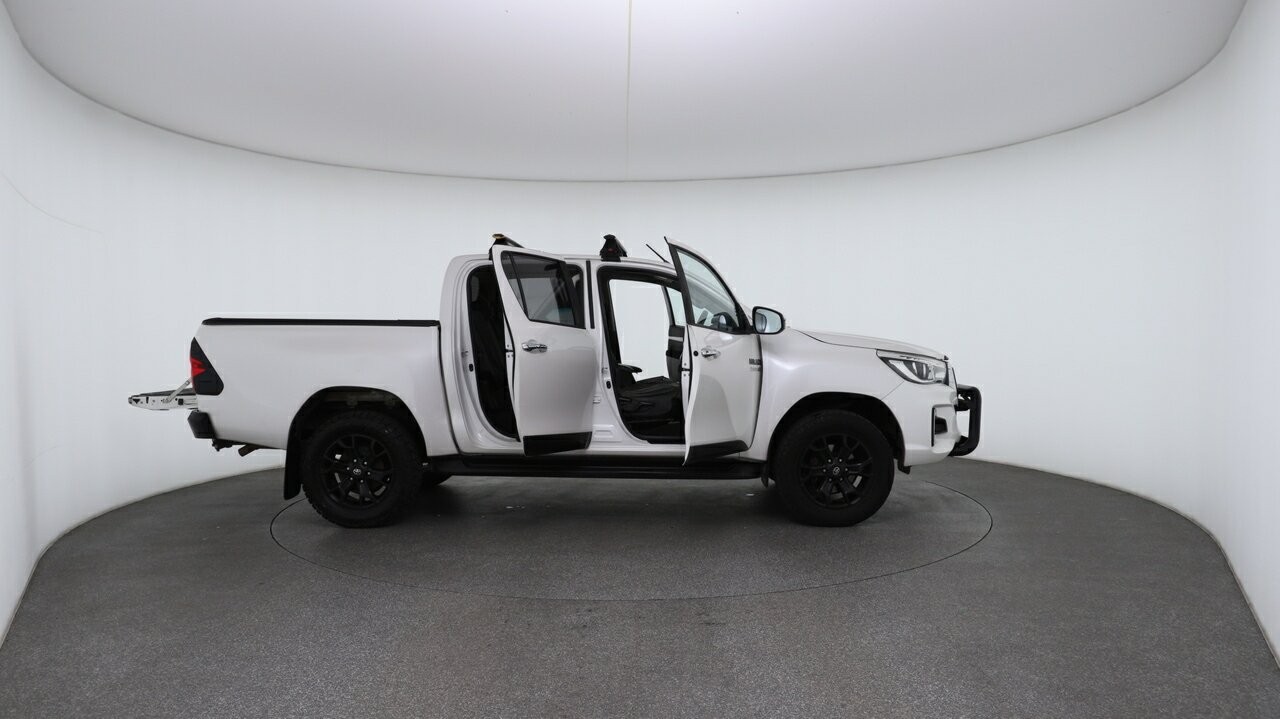 Toyota Hilux image 4