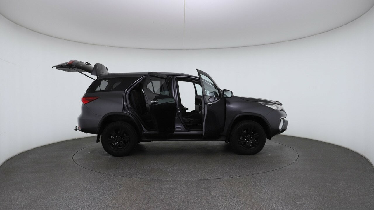 Toyota Fortuner image 4