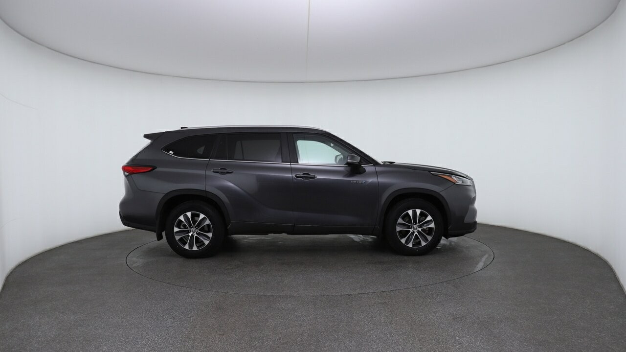 Toyota Kluger image 3