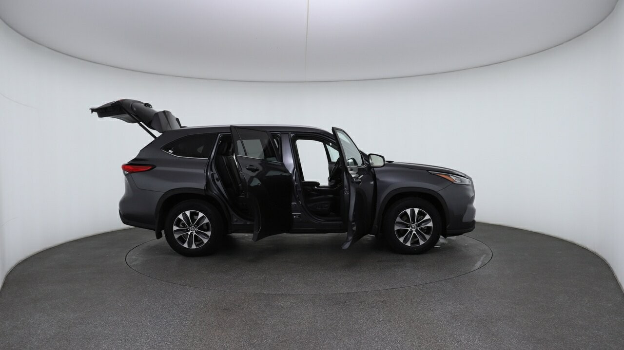 Toyota Kluger image 4