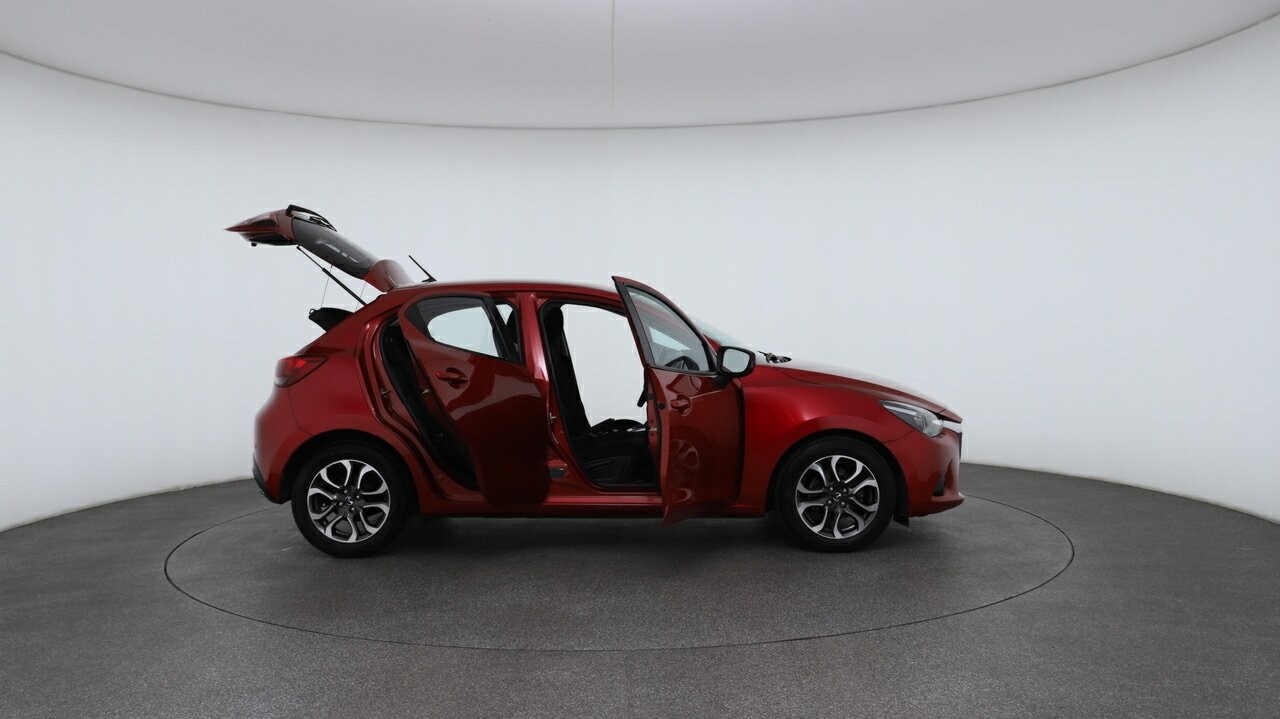 Mazda 2 image 4