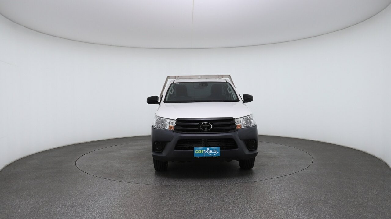 Toyota Hilux image 2