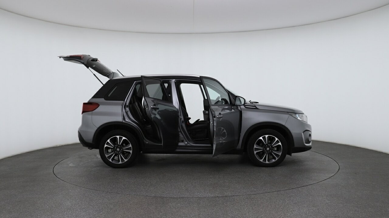 Suzuki Vitara image 4