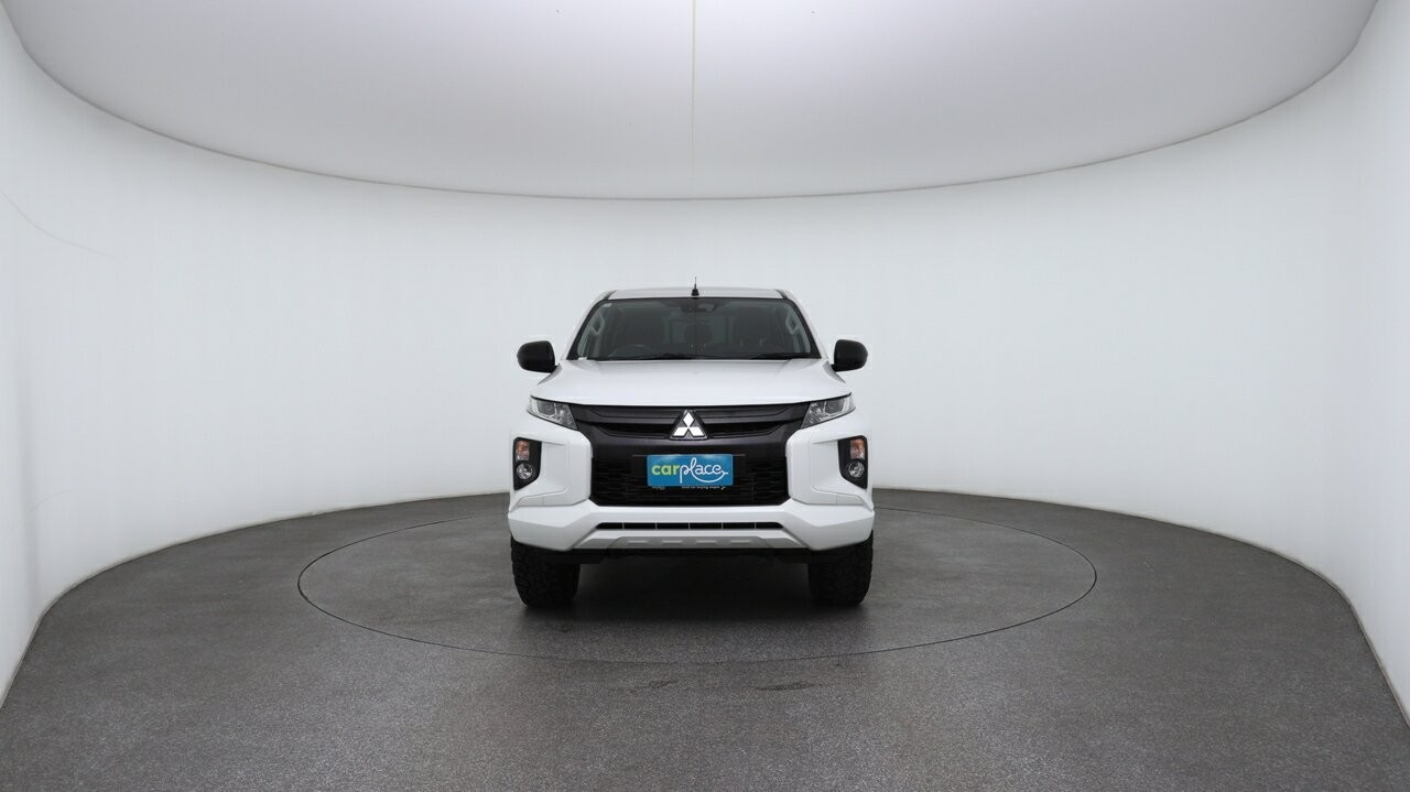 Mitsubishi Triton image 2