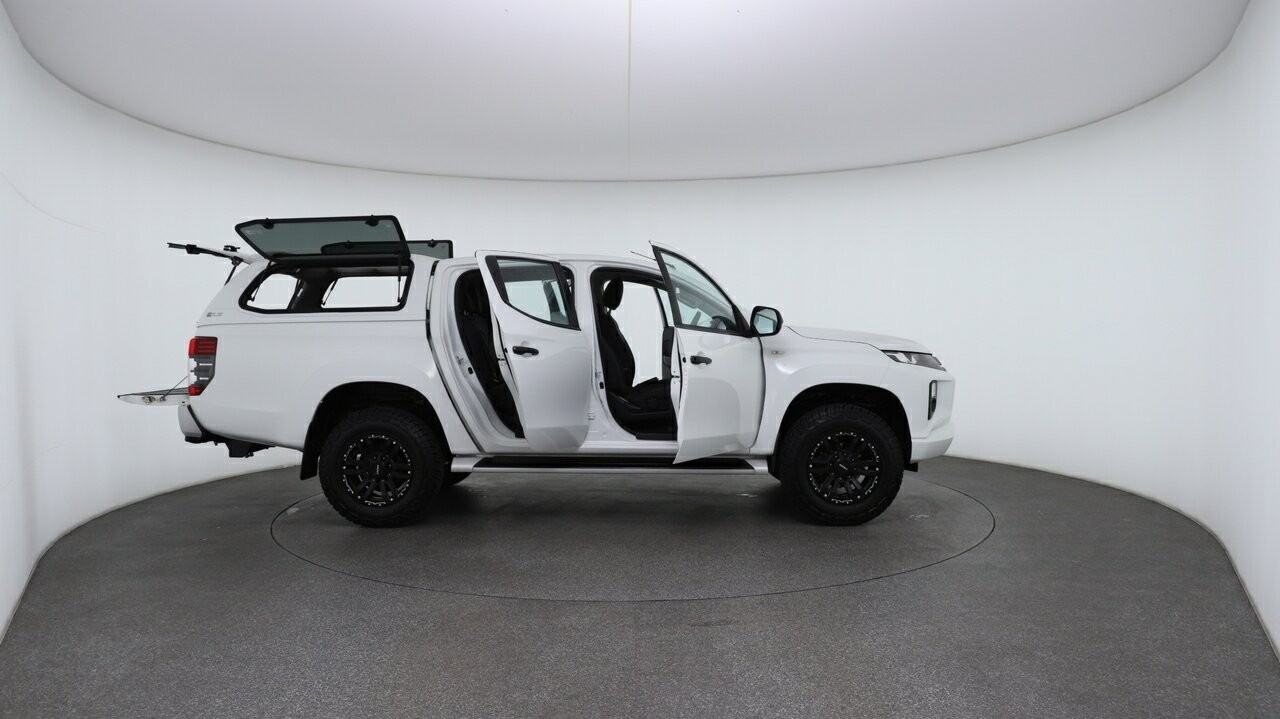 Mitsubishi Triton image 4