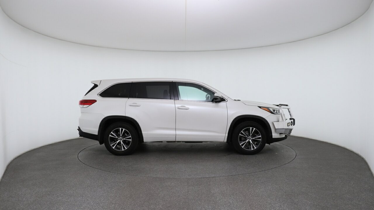 Toyota Kluger image 3