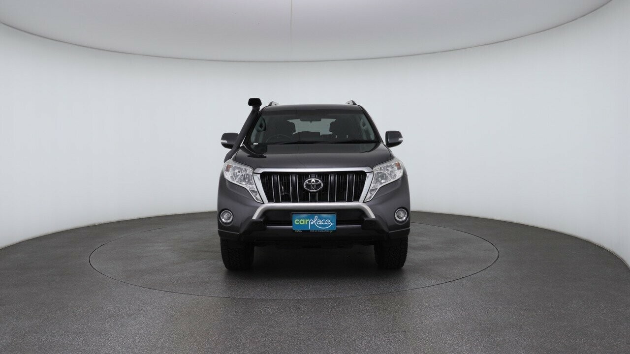 Toyota Landcruiser Prado image 2