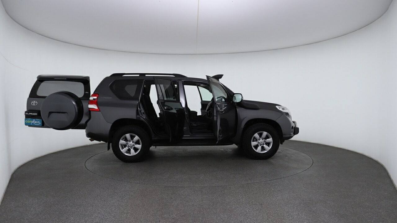 Toyota Landcruiser Prado image 4