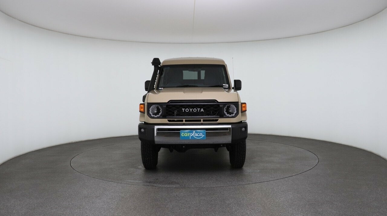 Toyota Landcruiser image 2
