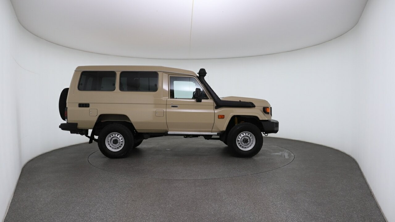 Toyota Landcruiser image 3