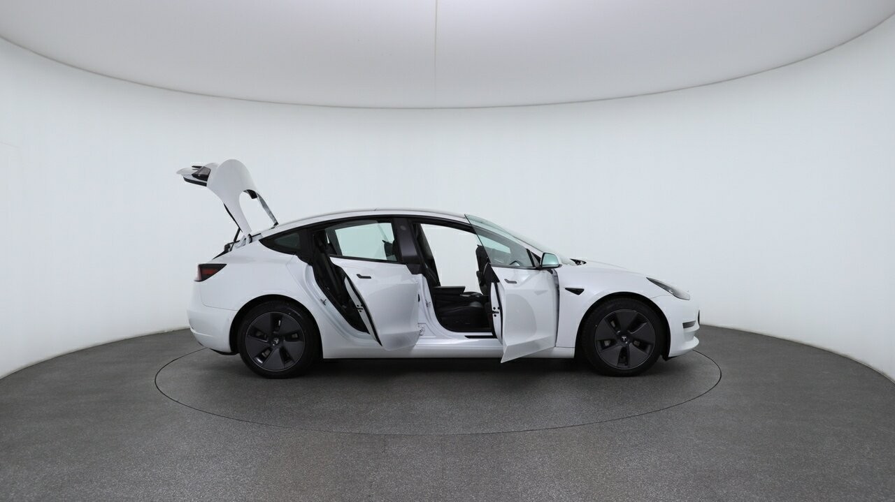 Tesla Model 3 image 4