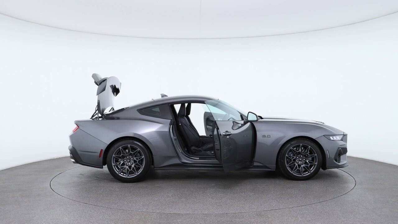 Ford Mustang image 4