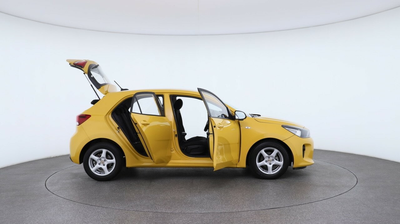 Kia Rio image 4