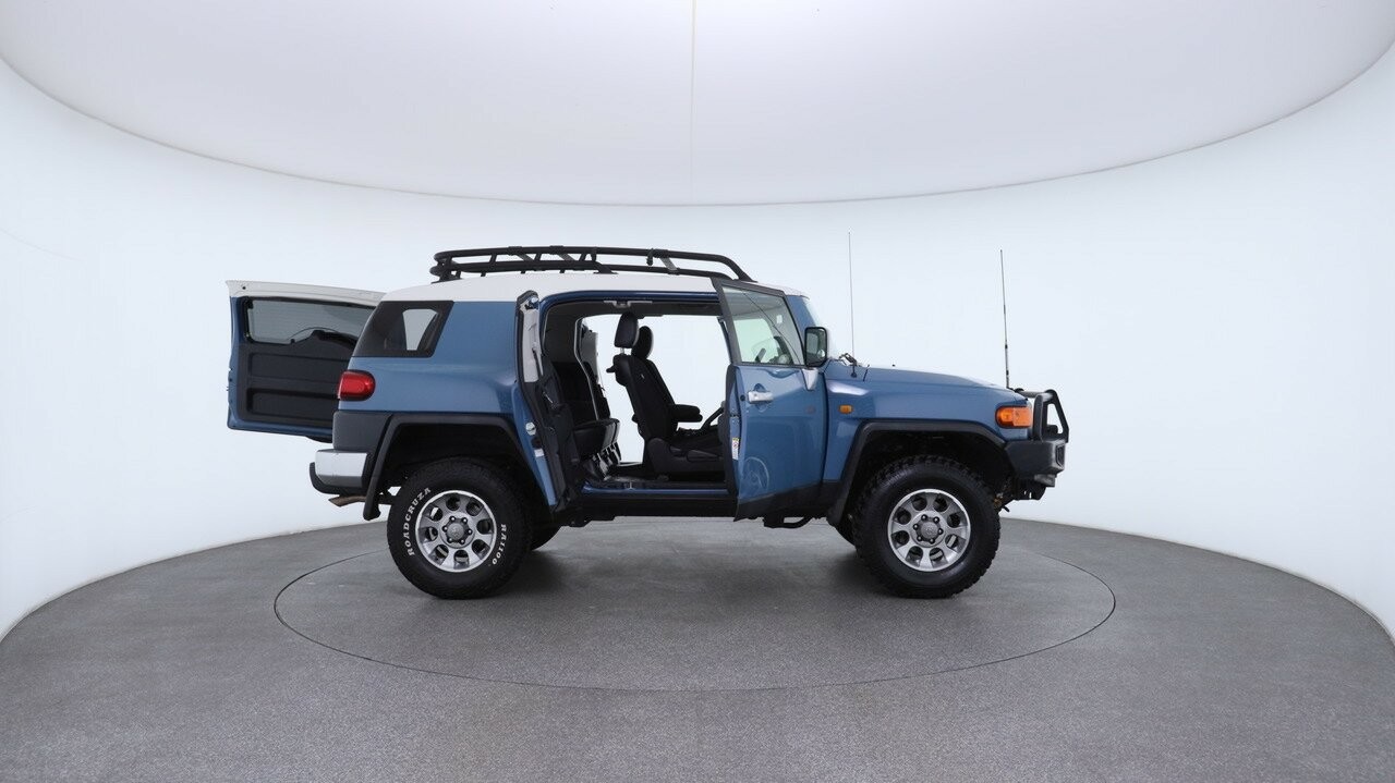 Toyota Fj Cruiser image 4