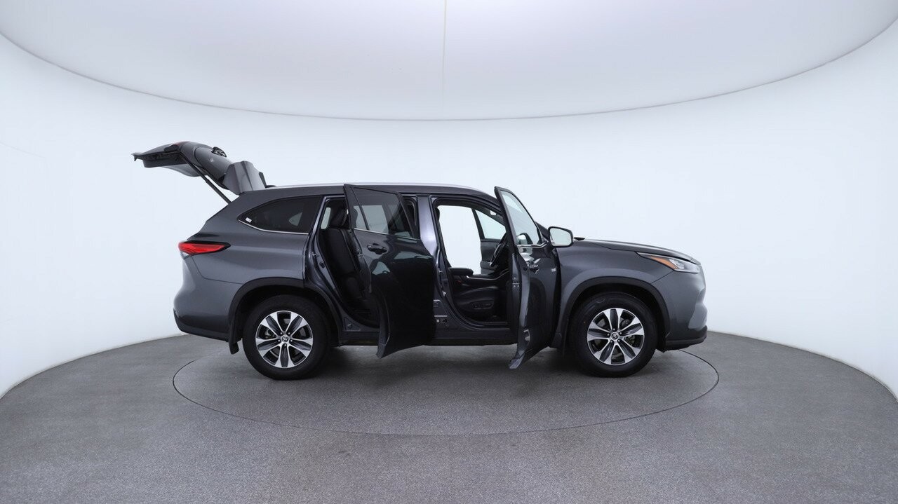 Toyota Kluger image 4