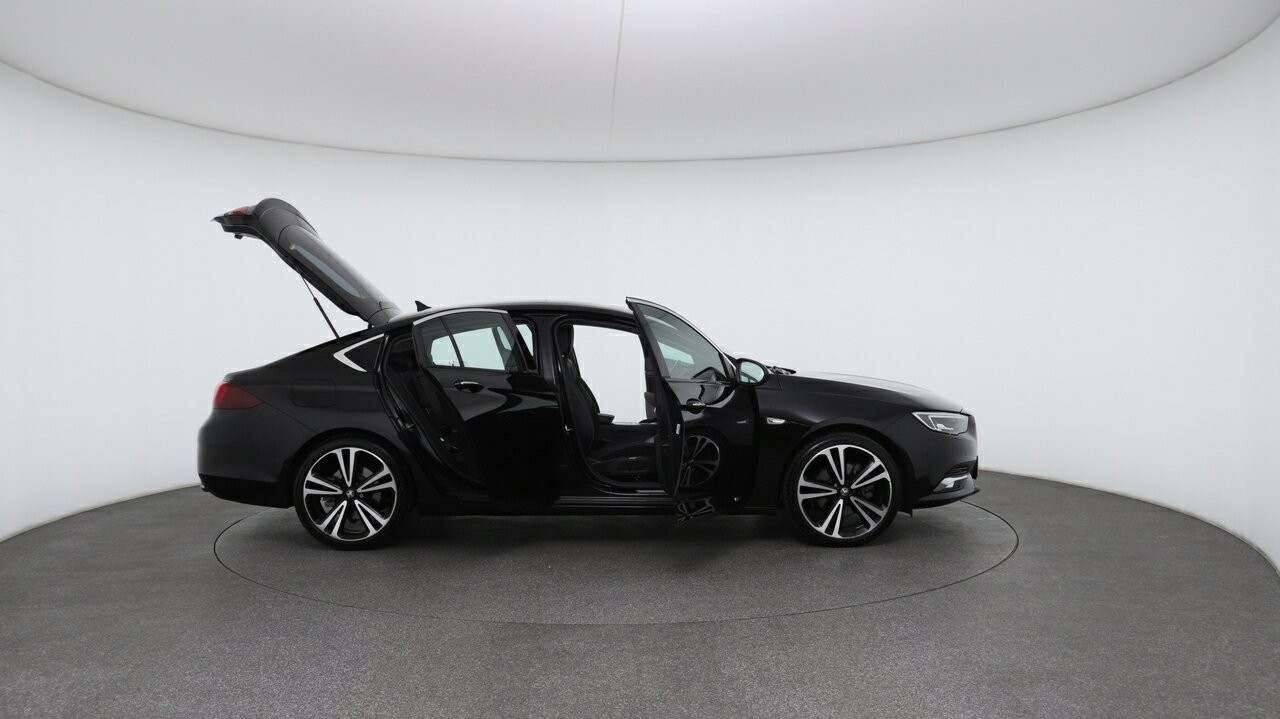 Holden Calais image 4