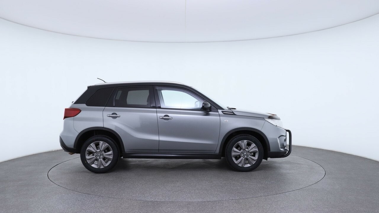 Suzuki Vitara image 3