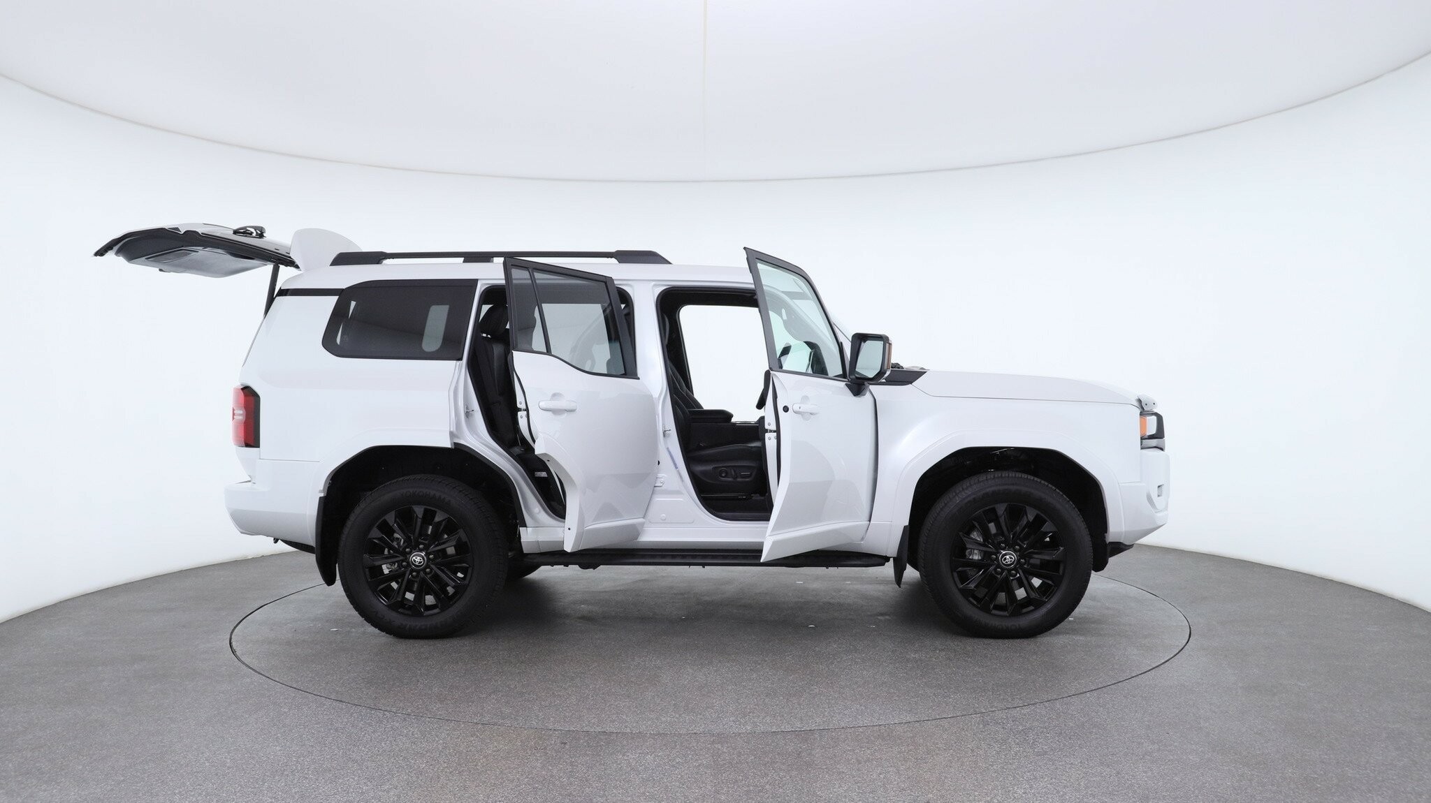 Toyota Landcruiser Prado image 4