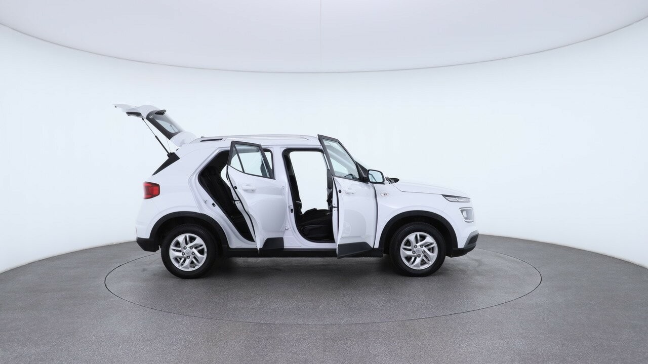 Hyundai Venue image 4