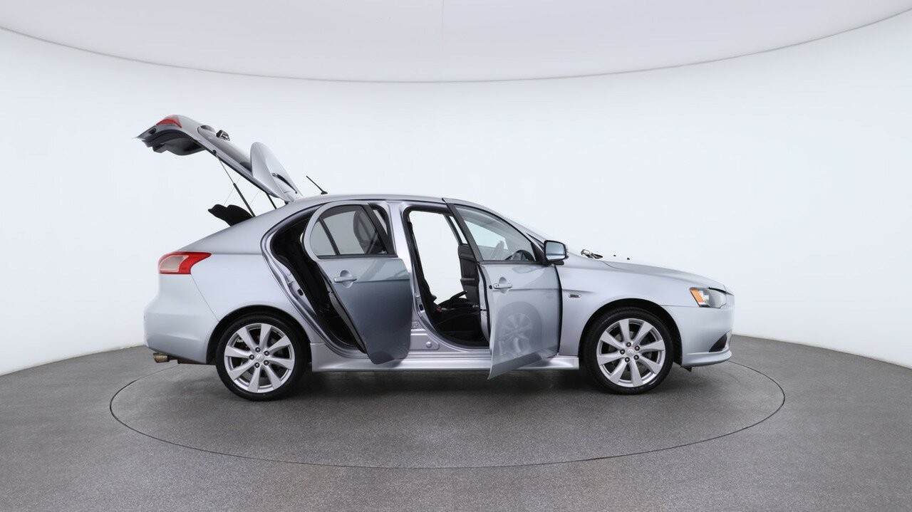 Mitsubishi Lancer image 4