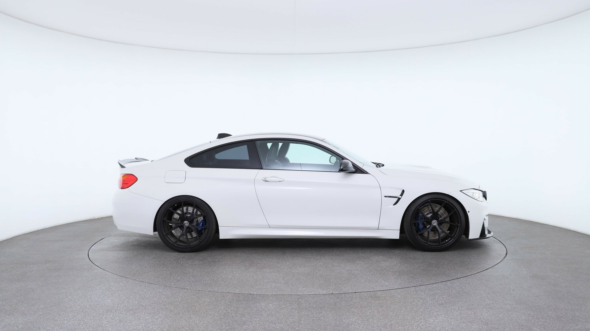 BMW M4 image 3