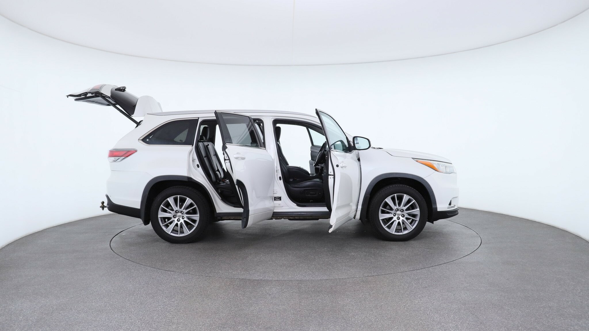 Toyota Kluger image 4